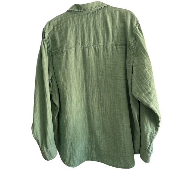 Universal Thread Green Button-Up Blouse - Picture 2 of 2
